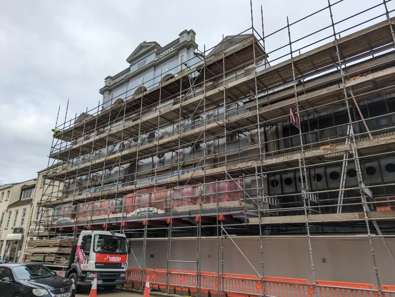 Front fascade scafolding